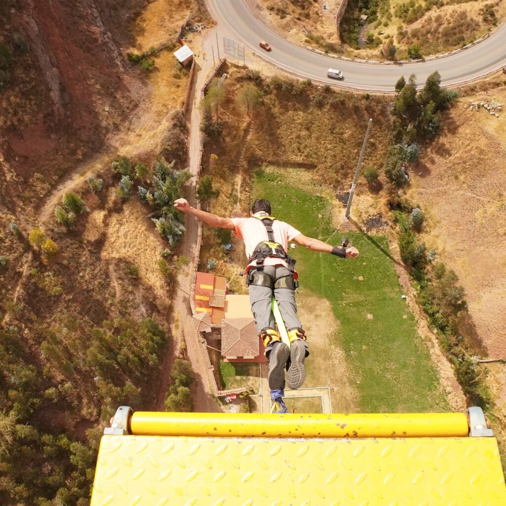 Bungee jumping en Action Valley, Cusco