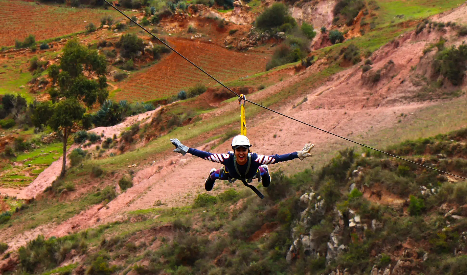 Ziplane sobre las montañas de Cusco