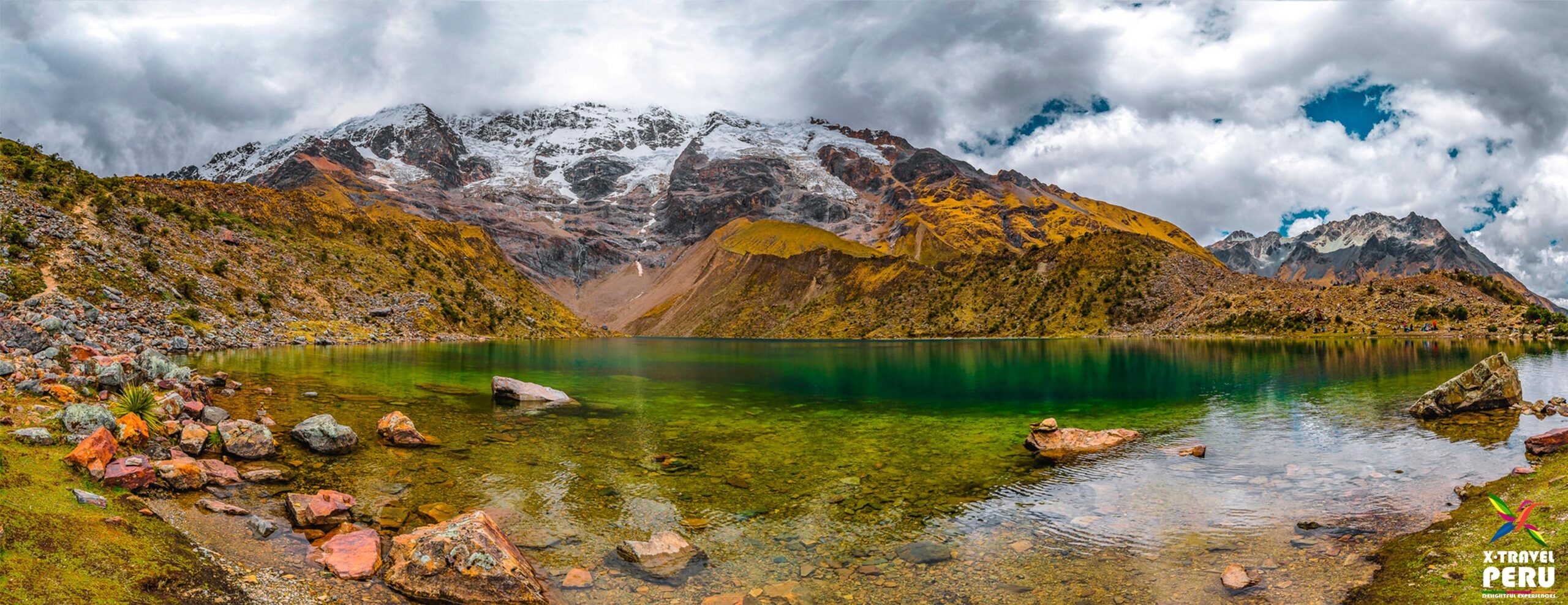 Laguna Humantay de aguas turquesa, en Cusco