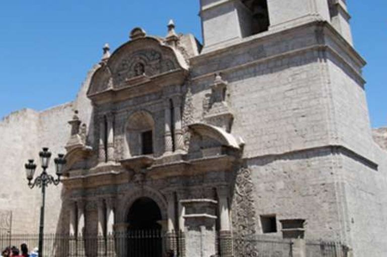 Fachada tallada de la Iglesia de la Compañía de Jesús