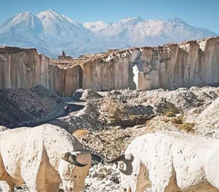 Cañón de Culebrillas con volcanes al fondo